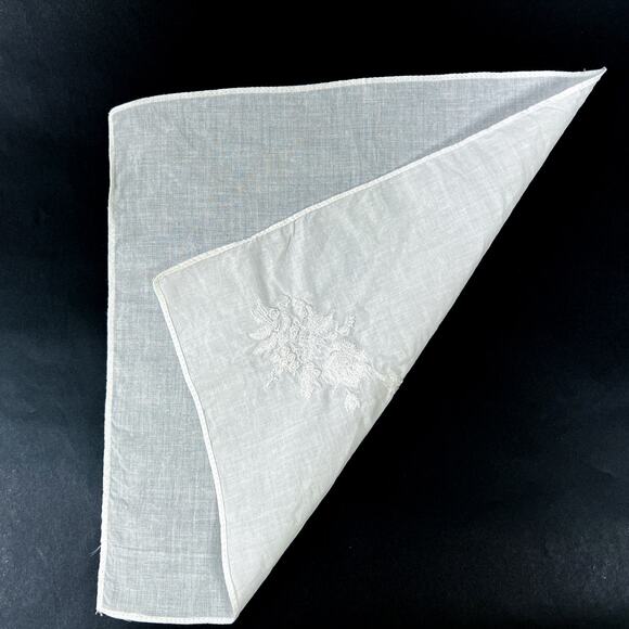 Handkerchief Set 2 White On White Embroidered Flowers Vintage Cotton 10" Square - Picture 4 of 6